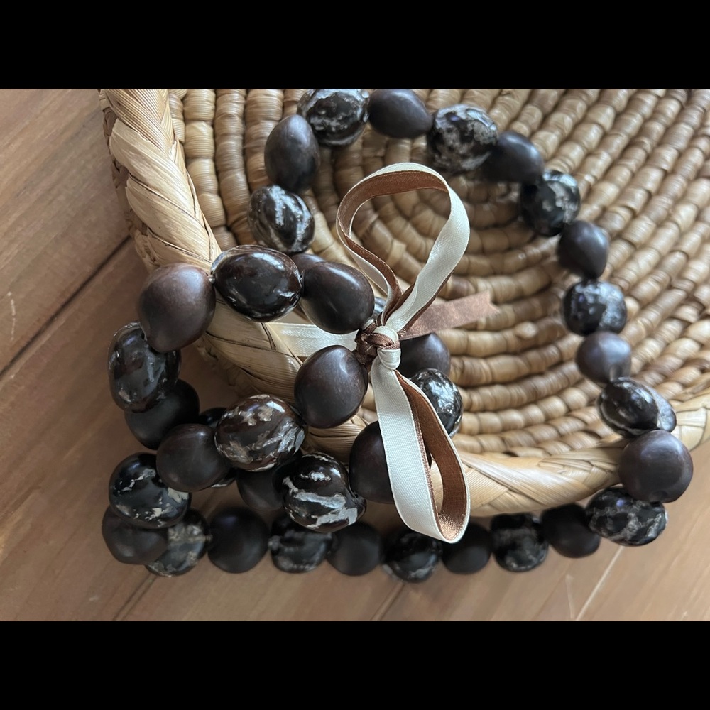 Coffee table beads